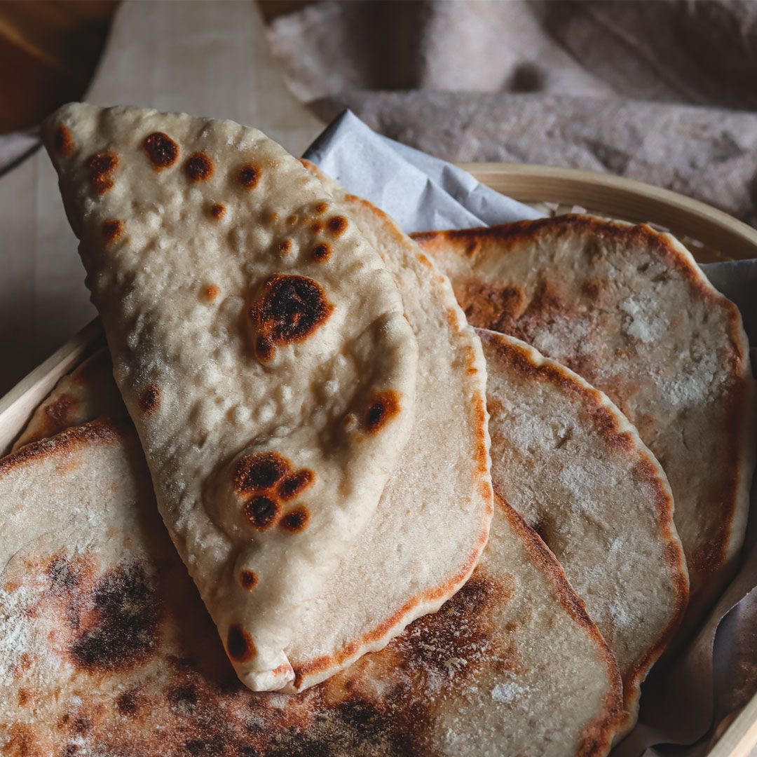 Naan kenyér hagyományos köret indiai ételekhez.